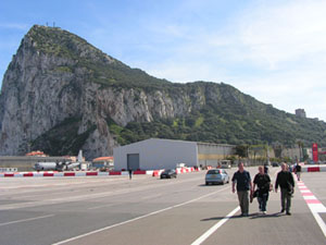 Vor dem Felsen von Gibraltar