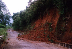 Erosion an der Straße zum Gipfel