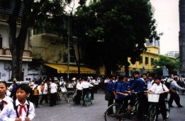 Schulkinder in Hanoi